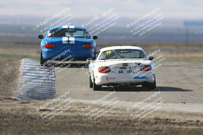 media/Oct-26-2025-CalClub SCCA (Sun) [[8ce1e69566]]/Group 5/Grapevine/